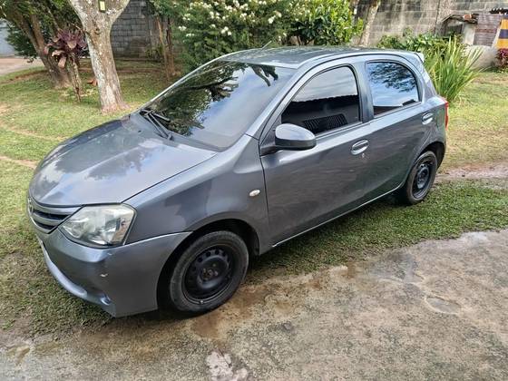 TOYOTA ETIOS 1.5 XS 16V FLEX 4P MANUAL TOYOTA ETIOS 1.5 XS 16V FLEX 4P MANUAL
